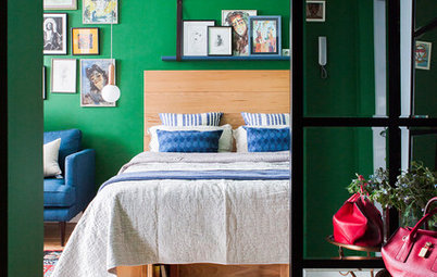 Houzz Tour: Emerald Green Walls and Marble Pulls in Moscow