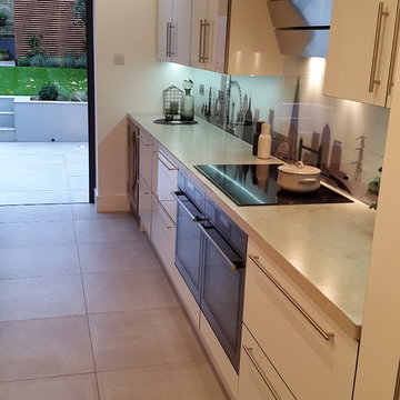 London Skyline glass splashback with integrated sockets