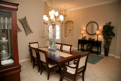 Transitional dining room in Orlando.