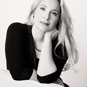 Elizabeth Fox's photo