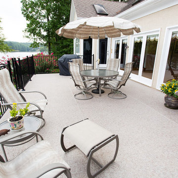 Beautiful Elevated Sundeck Overlooking The Lake