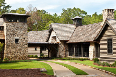 Country home design photo in Birmingham