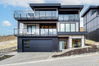 Modern exterior home idea in Vancouver