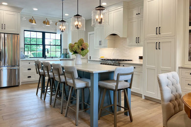 Inspiration for a transitional kitchen remodel in Chicago