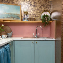 UK Kitchen Tour: A Tiny Theatrical Galley Kitchen Takes the Stage