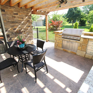 Screened porch and Outdoor Kitchen 2