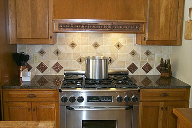 Example of a classic kitchen design in Indianapolis