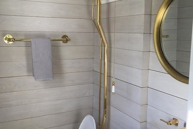 Example of a trendy bathroom design in New York