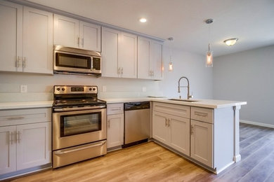 Kitchen - modern kitchen idea in San Diego