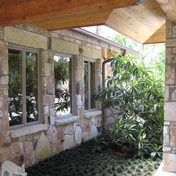 Open Backyard Concept for Lakeside View