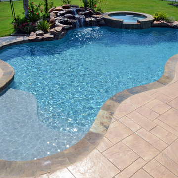Elegant Custom Pool | Spa & Water Feature