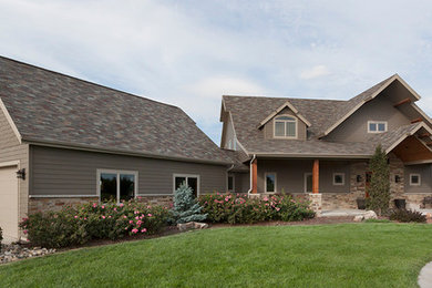 Traditional exterior home idea in Omaha