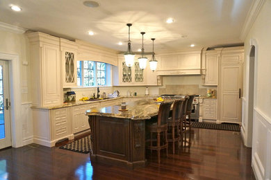 Inspiration for a timeless kitchen remodel in Boston