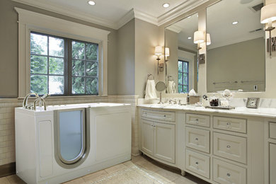 Inspiration for a modern bathroom remodel in Chicago