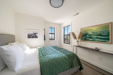 Bedroom - tropical bedroom idea in Seattle
