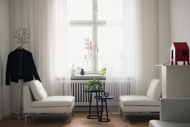 Exempel på ett minimalistiskt vardagsrum
