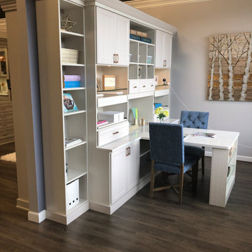 Contemporary White Home Office: A Tailored Workspace Design