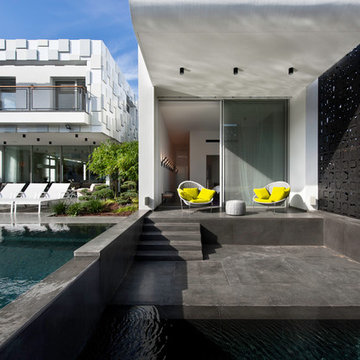 The Dynamic House
