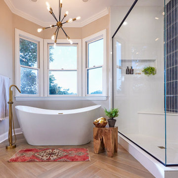 Freestanding Tub with a Mixed Metal Sputnik