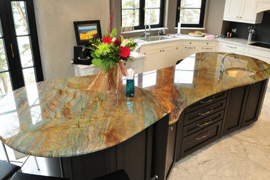 Elegant kitchen photo in Toronto