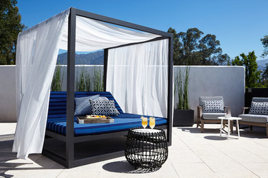 Example of a beach style pool design in Los Angeles