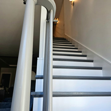 Project #112 | Traditional Staircase with Continuous Rail System