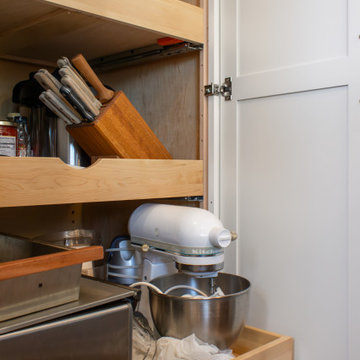 Inviting & Airy Algonquin Kitchen