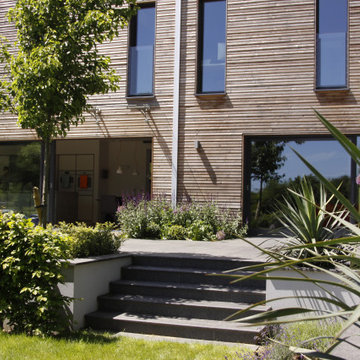 Modern garden for a Baufritz home