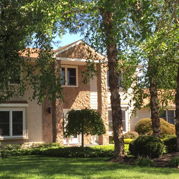 Dix Hills Siding - Colonial Ivory Shakes