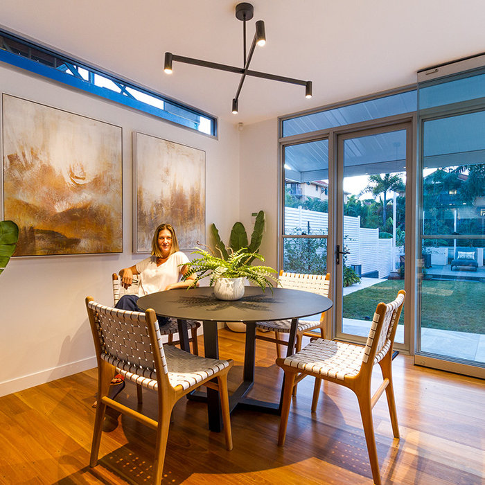 A casual dining nook just off the kitchen. The glass walls fold back for the complete indoor/outdoor experience!
