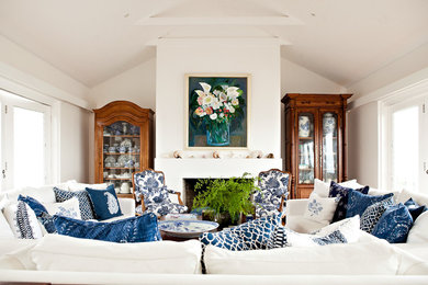 Inspiration for a traditional living room in Brisbane.