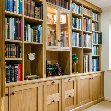 TRADITIONAL FITTED OAK HOME OFFICE AND LIBRARY