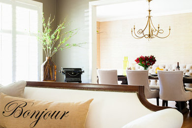 Example of a classic living room design in Austin