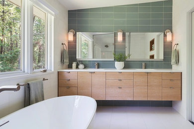 Design ideas for a contemporary bathroom in New Orleans.