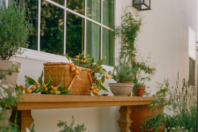 Tuscan porch idea in Los Angeles