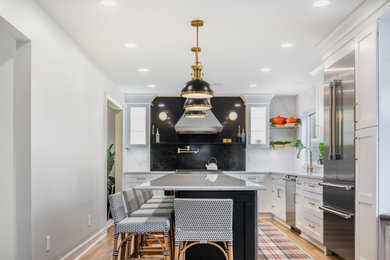 Kitchen - transitional kitchen idea in Columbus