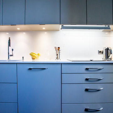 Rénovation d'une cuisine d'appartement en blanc et gris
