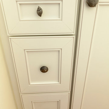 Beach-front Condo: Powder Room