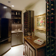 Wine Room/Wet Bar