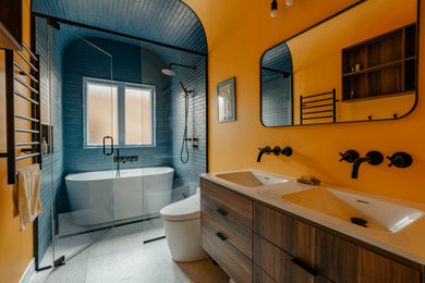 Inspiration for a 1960s bathroom remodel in Montreal
