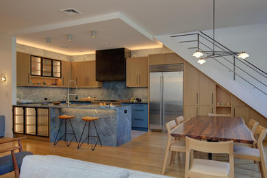 Dining room - dining room idea in New York