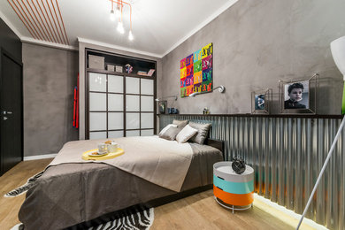 На фото: детская в стиле лофт с спальным местом, серыми стенами и светлым паркетным полом для подростка, мальчика с