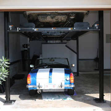 High-lifted, wood-free overhead garage doors with car lift