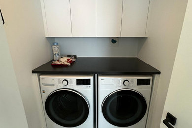 Laundry room - modern laundry room idea in Montreal