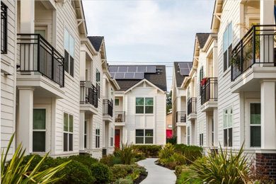 Example of an exterior home design in Sacramento