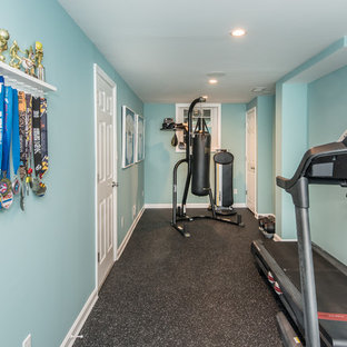 ワシントンD.C.のシャビーシック調のおしゃれなホームジムの写真