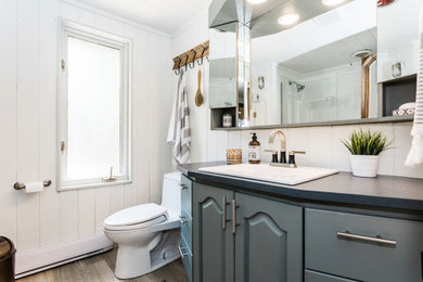 Bathroom - rustic bathroom idea