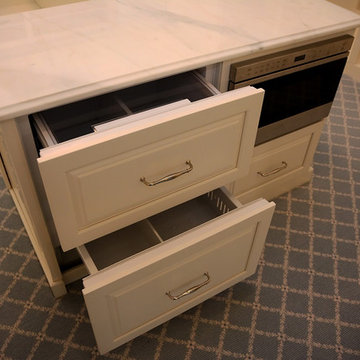 Walk-in Closet Refrigerated Drawers & Microwave Oven