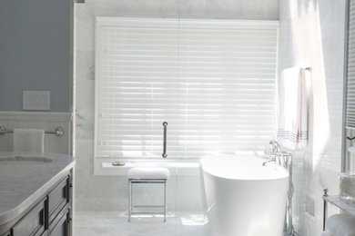 Example of a classic bathroom design in New York