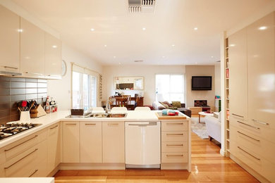 This is an example of a modern kitchen in Melbourne.